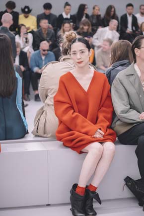 ロエベのショーに登場した深津絵里