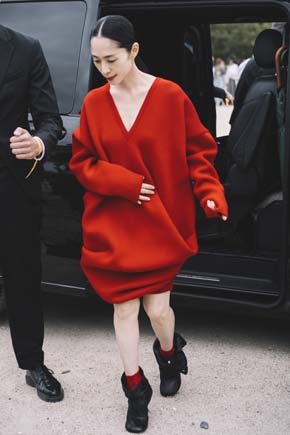 ロエベのショーに登場した深津絵里