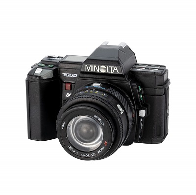 世界で初めて実用的オートフォーカス機能を搭載した「MINOLTA α-7000」