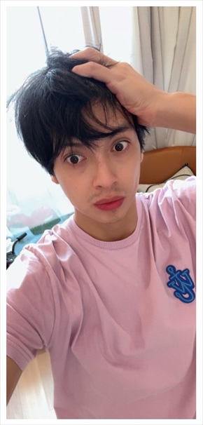 海外旅行の見積もり額800万円に驚くアレクサンダー