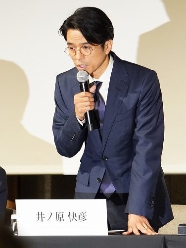 会見での井ノ原快彦