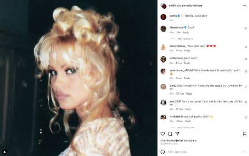 すっぴんでパリコレに現れたパメラ・アンダーソンが話題に