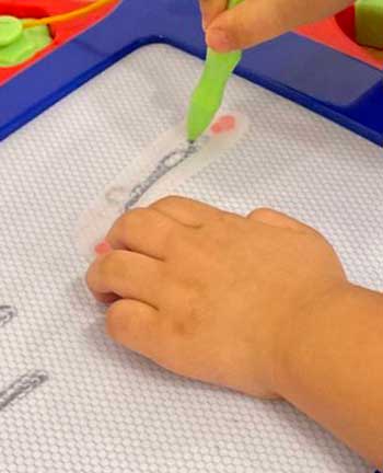 子ども 絵を描く おえかきボード ママ お母さん 眉毛プレート