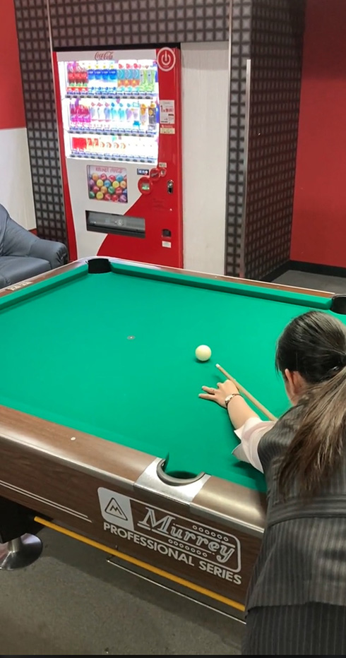 ビリヤード ラウンドワン トリックショット