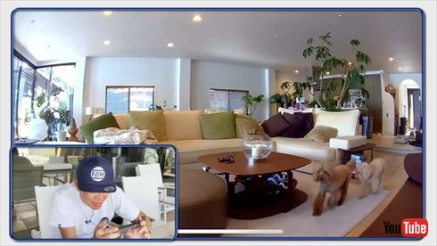 ヒロミの自宅のリビング