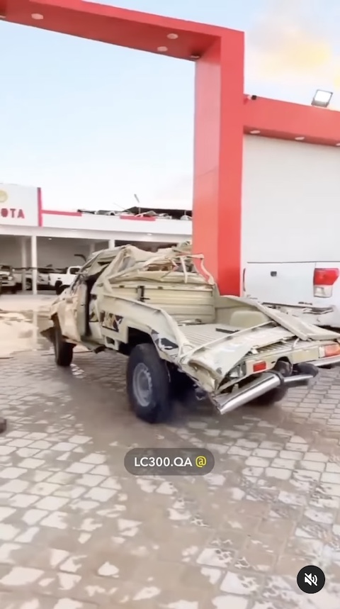 ランドクルーザー トヨタ 事故 自走 脅威の耐久性