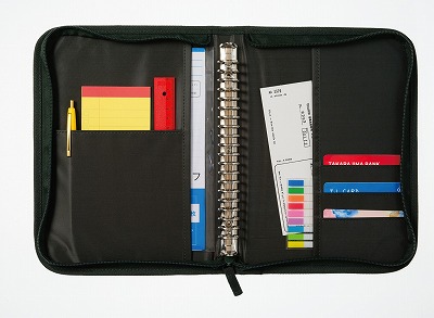 「図案スケッチブック」そっくりのバインダーポーチを開いたところ