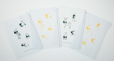 付属のクリアジップケース（4枚）