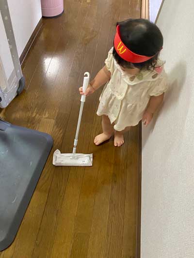 マクドナルド マクド 店員 なりきって 掃除 娘 子ども クイックルワイパー ミニサイズ