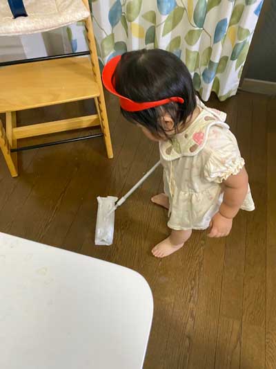 マクドナルド マクド 店員 なりきって 掃除 娘 子ども クイックルワイパー ミニサイズ