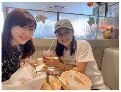 偶然再会した安めぐみとはしのえみの2ショット