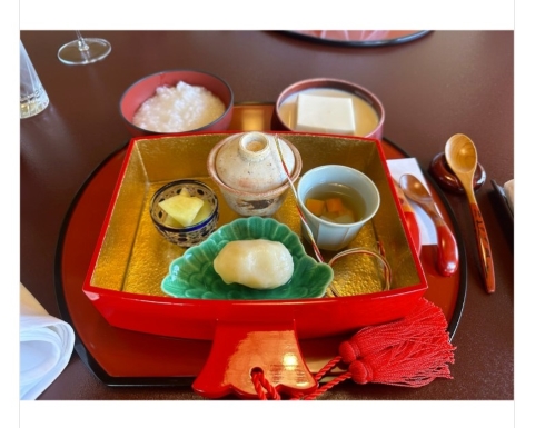 才賀紀左衛門と絵莉の長男のお祝い膳