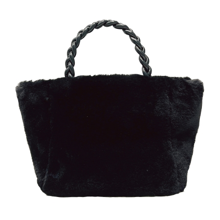 ブラックカラーのバッグ