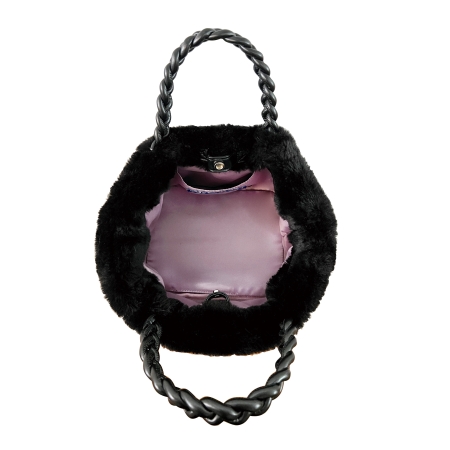 パープルの裏地のバッグ