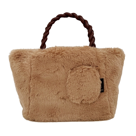 モカカラーのバッグ