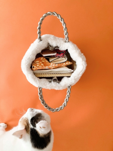 荷物を詰めたバッグ