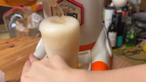 一人飲み お供 晩酌ロボット 暴走 コント お酌ロボ シャクライ君