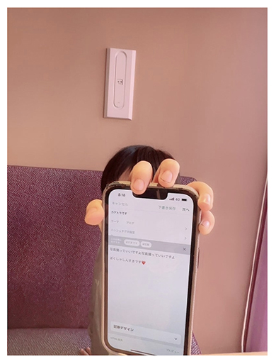 初ブログを披露する景寅