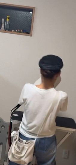 前に立たれた犬