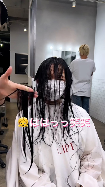 メンズカットをする女の子・切っているところ