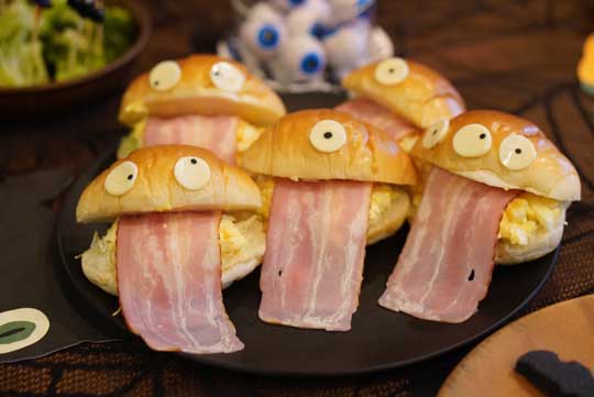 ハロウィン パーティ モンスターバーガー ロールパン ベーコン 舌