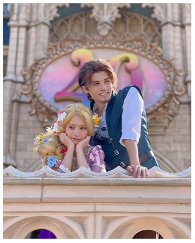 「塔の上のラプンツェル」の仮装をしたえなことスタンミ