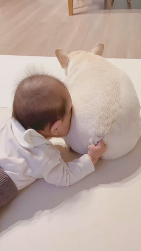 「尻餅を堪能する0歳児」