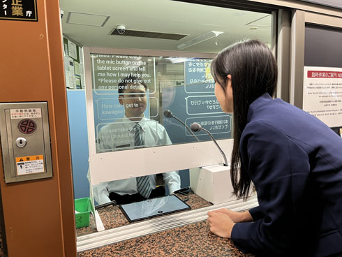 翻訳対応透明ディスプレイ