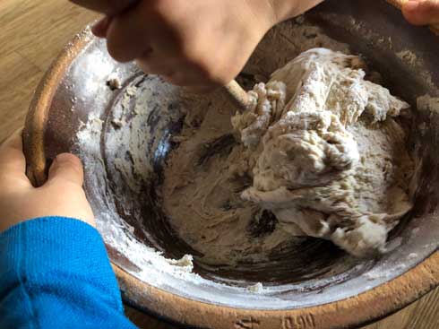 子ども 次女 7歳 パン作り 手作り くるみ 拾い リス パン屋