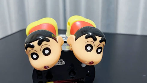 ツインしんちゃんのぶりぶり目覚まし時計・後ろから