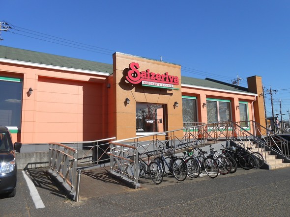 サイゼリヤ サラダ カエル