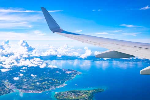 飛行機 赤ちゃん 0歳児 娘 泣きやまない 初老の女性 メモ メッセージ 味方 言葉 合図