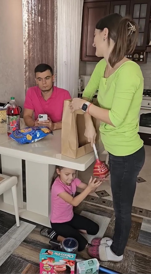 何でも出てくる紙袋01