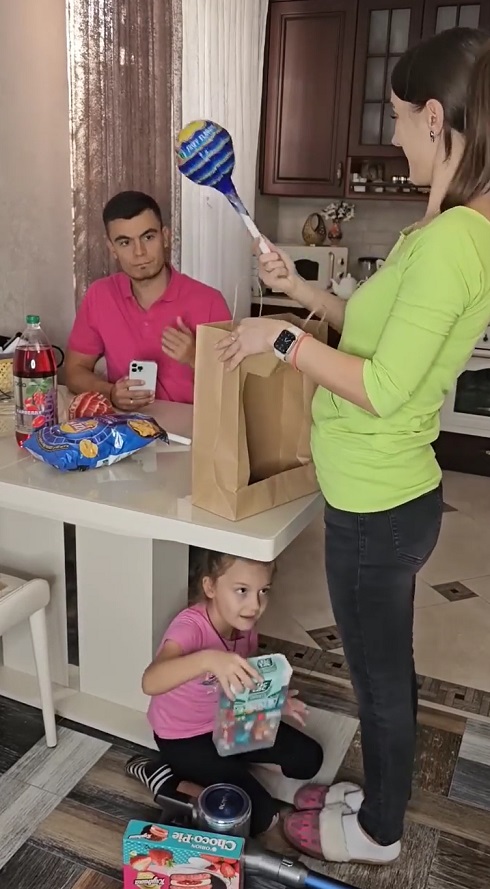 何でも出てくる紙袋02