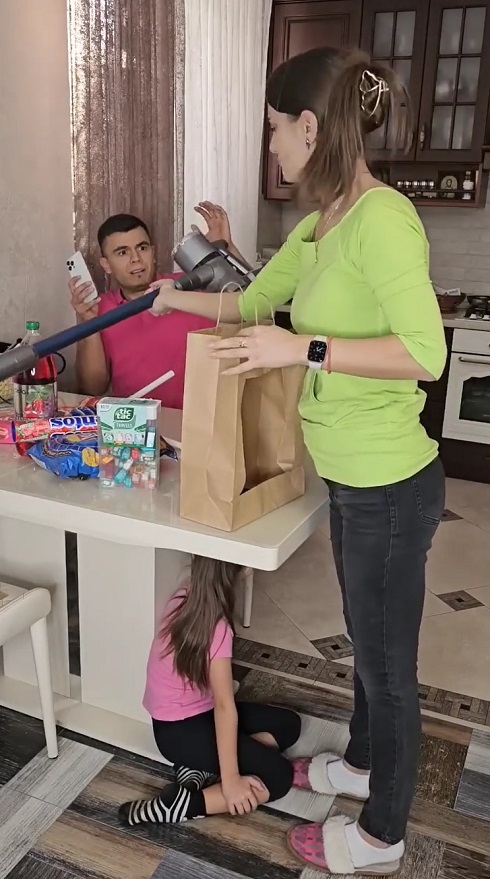 何でも出てくる紙袋03