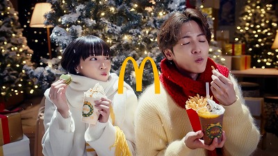 テレビCM「マックカフェ『マックにホリデーフラッペがやってきた』篇」