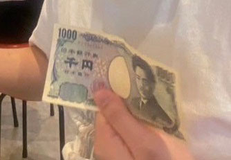 リアル投げ銭された人がもらった千円札