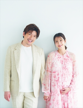 「後期のたまごクラブ」の表紙を飾ったりんたろー。と本郷杏奈夫婦