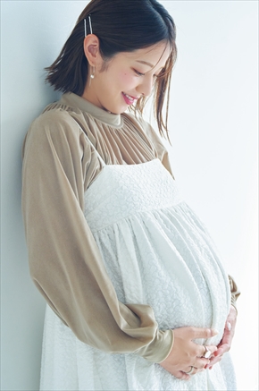 りんたろー。の妻・本郷杏奈のぽっこりおなかショット