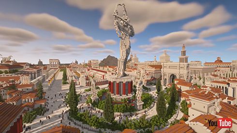 広場には大きな石造も