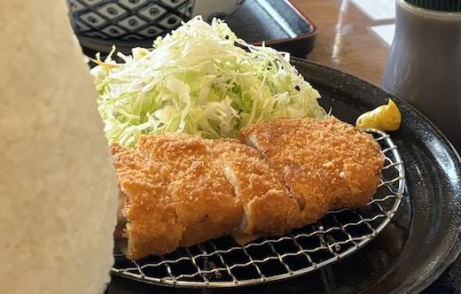 大盛りすぎるとんかつ定食