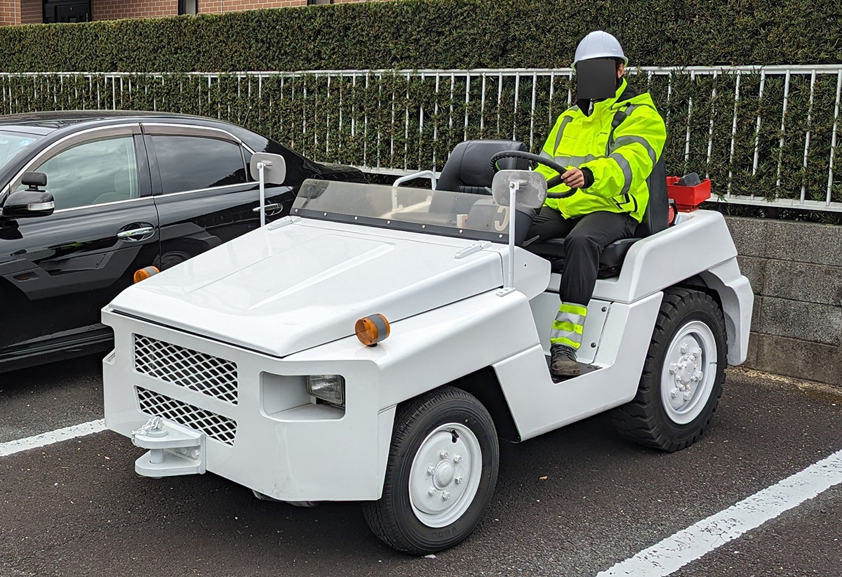左ハンドルの2人乗りオープンカー買った→予想外すぎる車種に