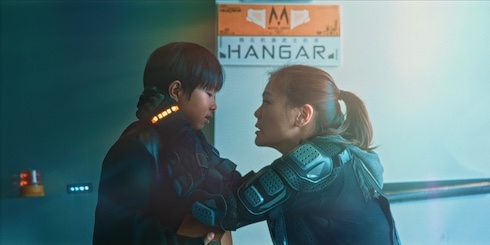 シンガポールの映像作家が11年かけ作り上げた巨大ロボットSF映画「メカバース：少年とロボット」レビュー