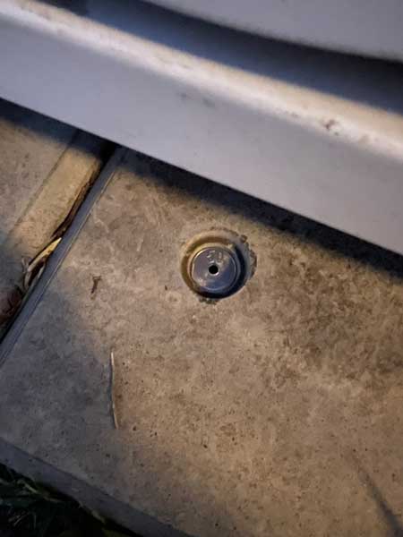 自販機 お釣り 50円玉 溝 穴 ぴったり フィット 取れなくなった