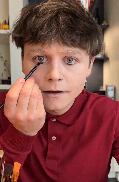 不気味の谷メイク02