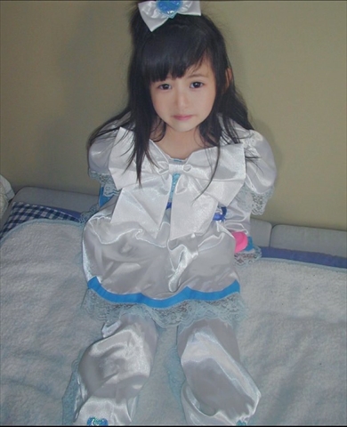 猫田あしゅの幼少期のキュアホワイトコスプレ