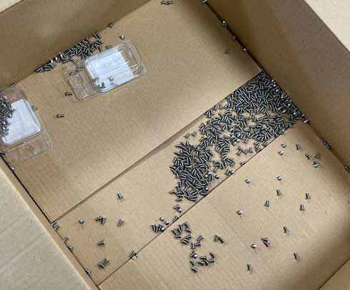 Amazon ネジ ダンボール 梱包 配送 ミス 悲劇 インシデント