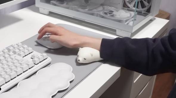 白デバイス縛りでPCデスク周りを作ってみた