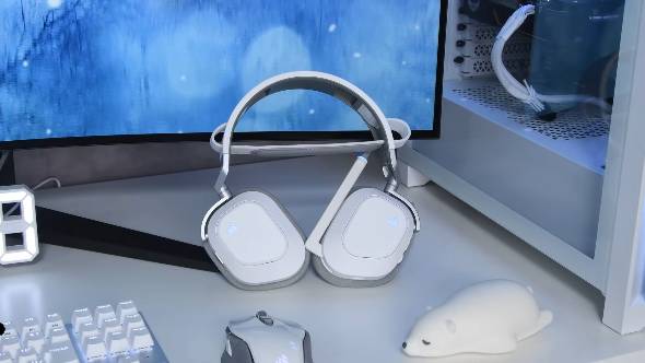 白デバイス縛りでPCデスク周りを作ってみた