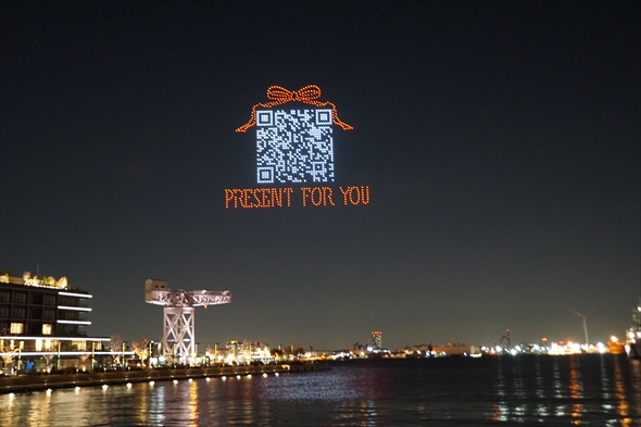 コカ・コーラ クリスマスドローンショー空飛ぶクリスマストラック ドローンショー